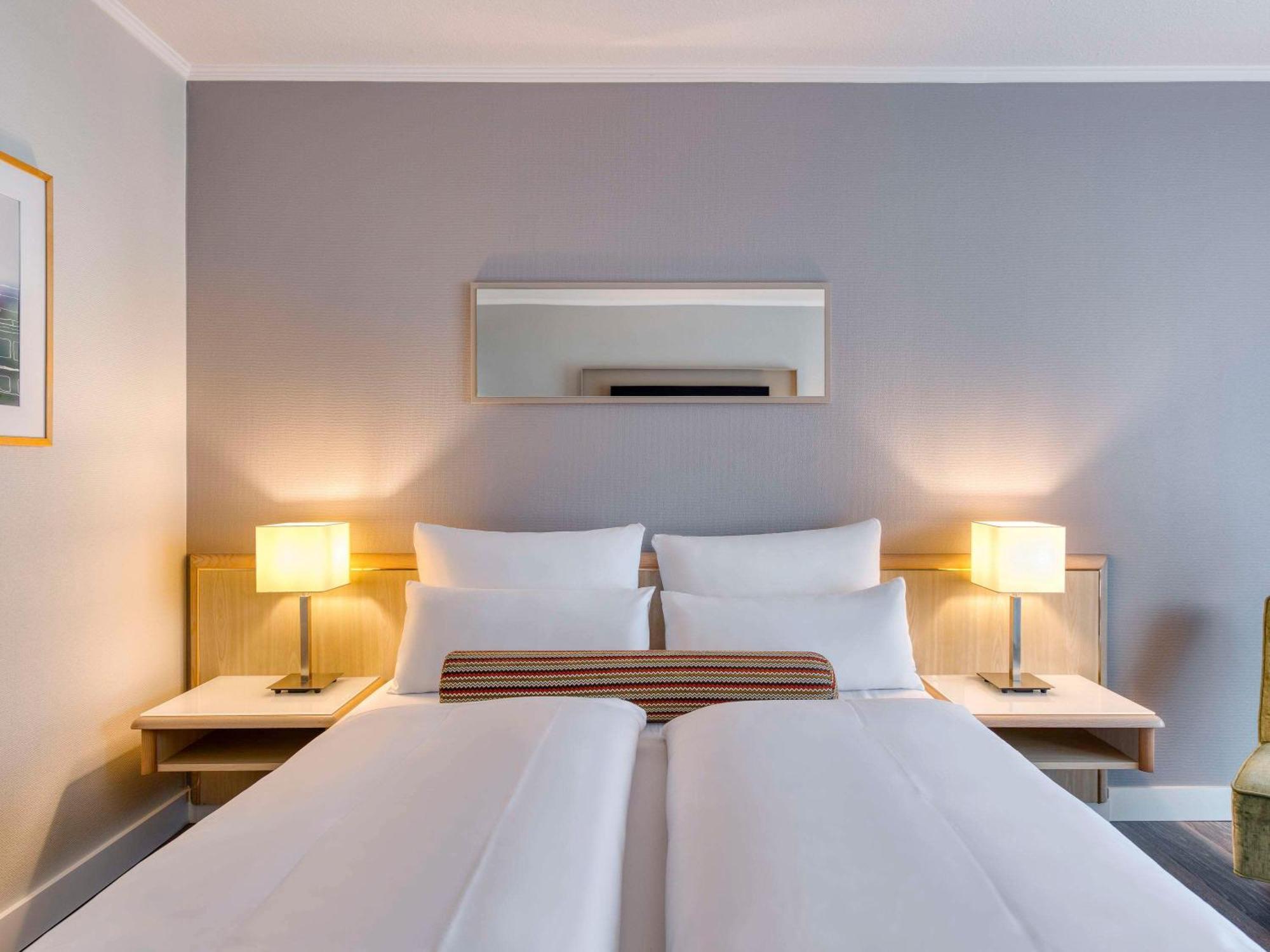 เมอร์เคียว โฮเต็ล ดัสเซลดอร์ฟ คาร์สท์ Hotel ภายนอก รูปภาพ